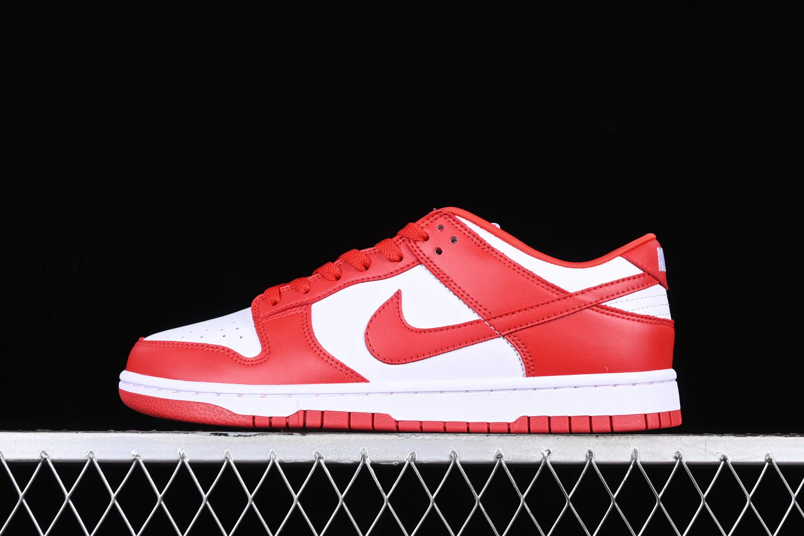 All Categories Nk SB Dunk Series Nk SB Dunk Low Low-top Sneakers Nk Dunk Low SB "University Red" White and Red Dunk Series First Layer Low-top Casual Sports Skateboard Shoes CU1727-100
